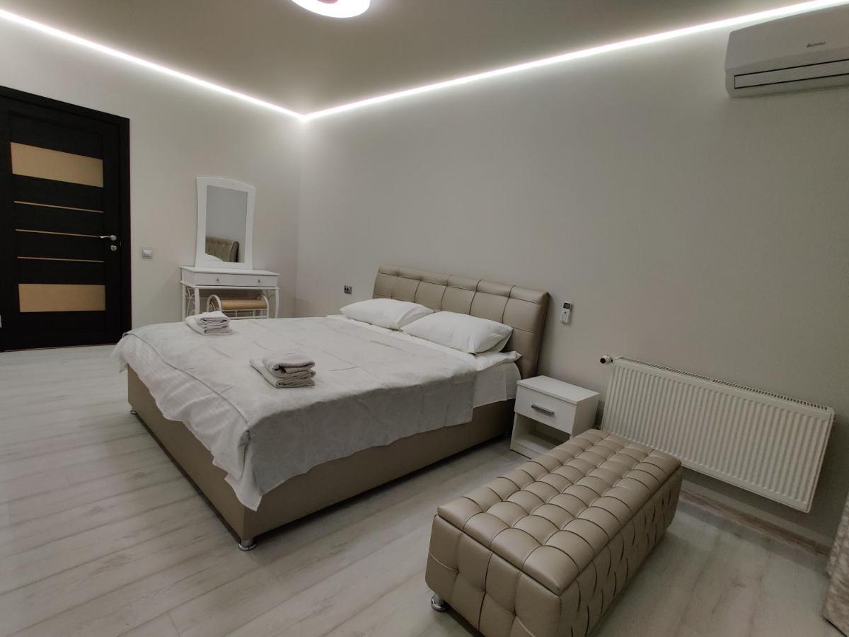 Appartement Yarovytsya Vip In The Center à Lutsʼk Extérieur photo